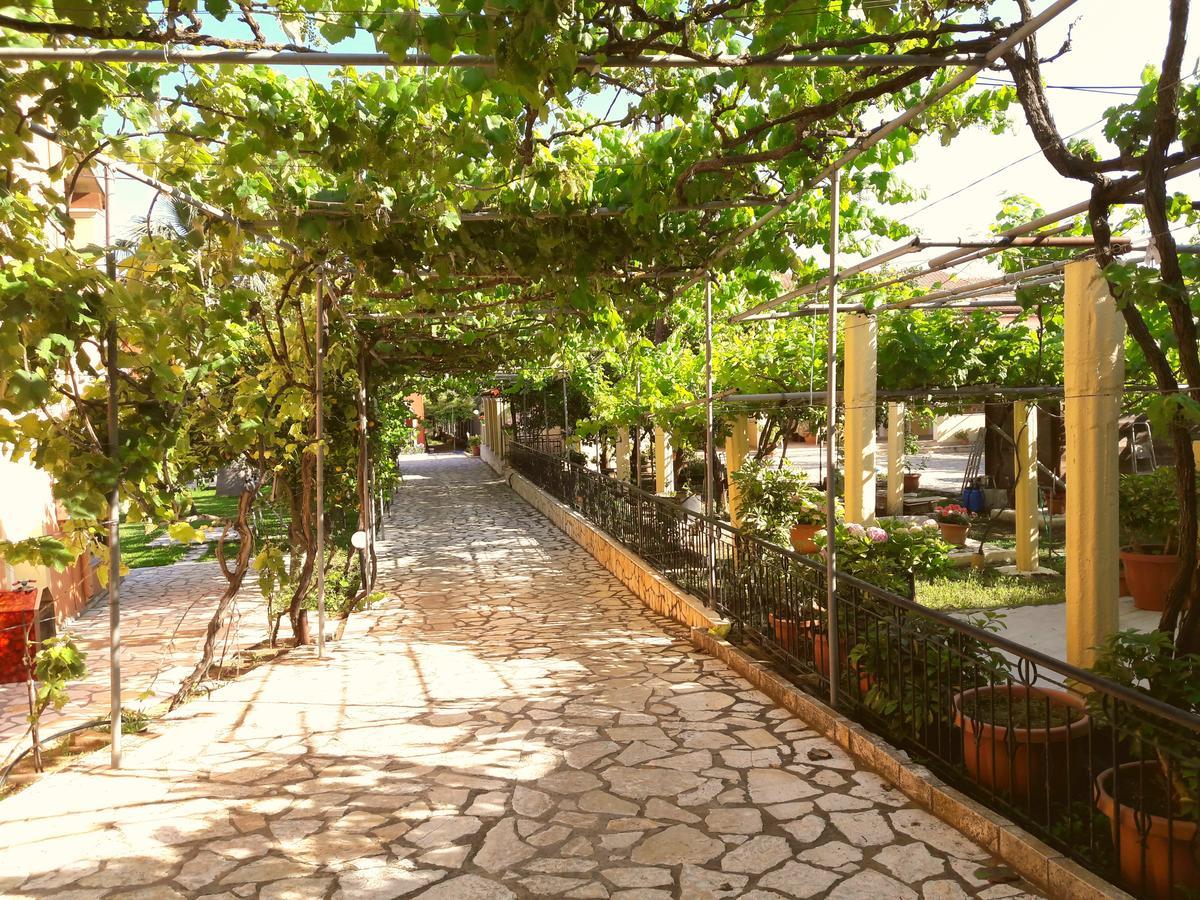 Bungalows Niki Acharavi  Luaran gambar