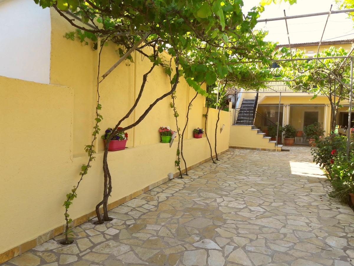 Bungalows Niki Acharavi  Luaran gambar