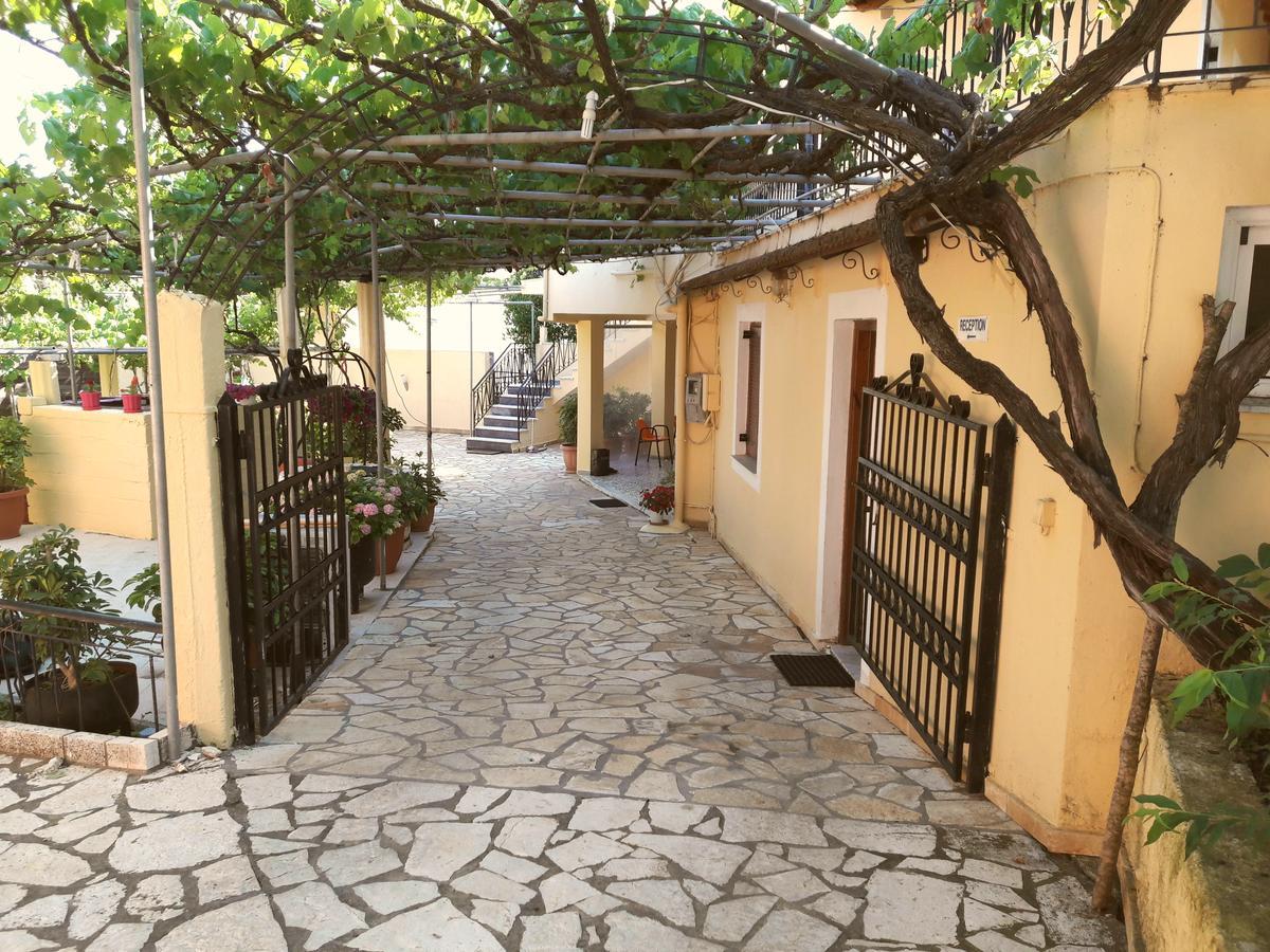 Bungalows Niki Acharavi  Luaran gambar